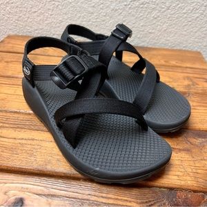 CHACO Sz 6 Black Outdoor Sandals